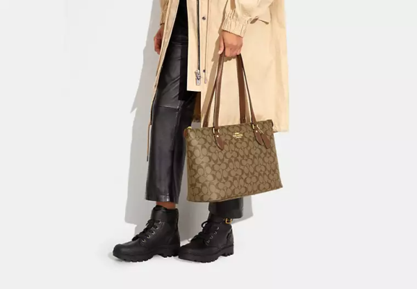 Gallery Tote Bag In Signature Canvas