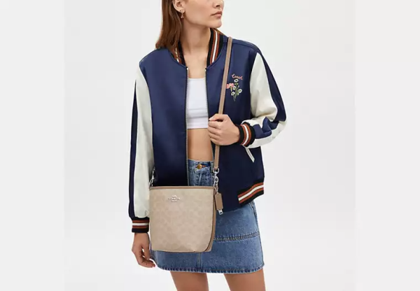 City Bucket Bag In Signature Canvas