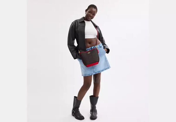 City Bucket Bag In Signature Canvas