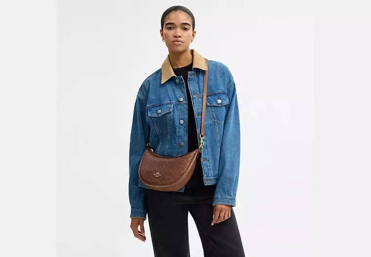 Aria Shoulder Bag In Signature Canvas