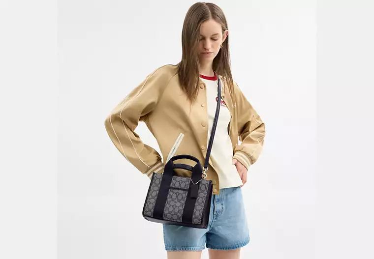 Smith Tote Bag 24 In Signature Jacquard