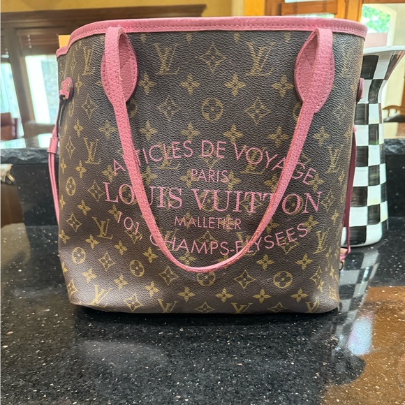 Louis Vuitton Neverfull MM monogram canvas tote bag beige rose ballerine interior