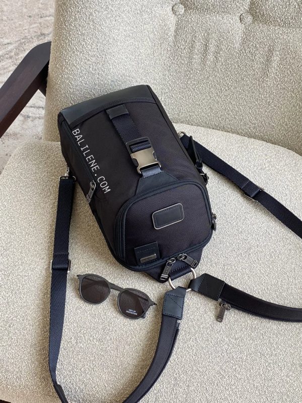 Tumi Woodland Sling Bag 2 In 1 Black - Preorder