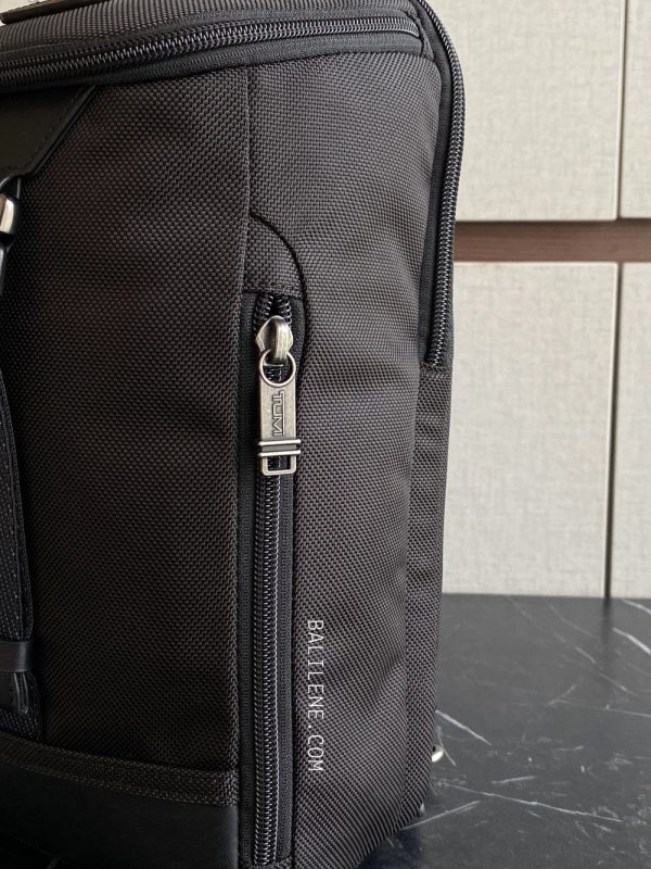 Tumi Woodland Sling Bag 2 In 1 Black - Preorder