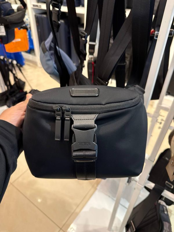 Tumi Tahoe Dunlap Crossbody Black - Preorder