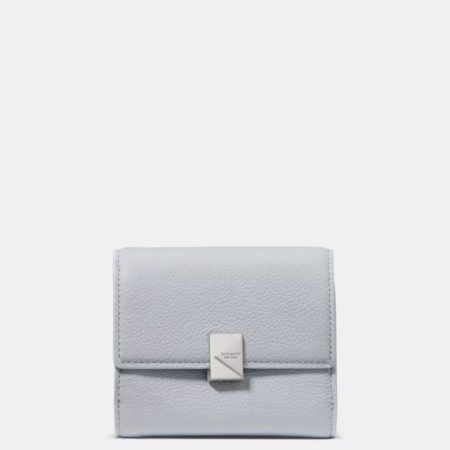 Pale Sapphirine