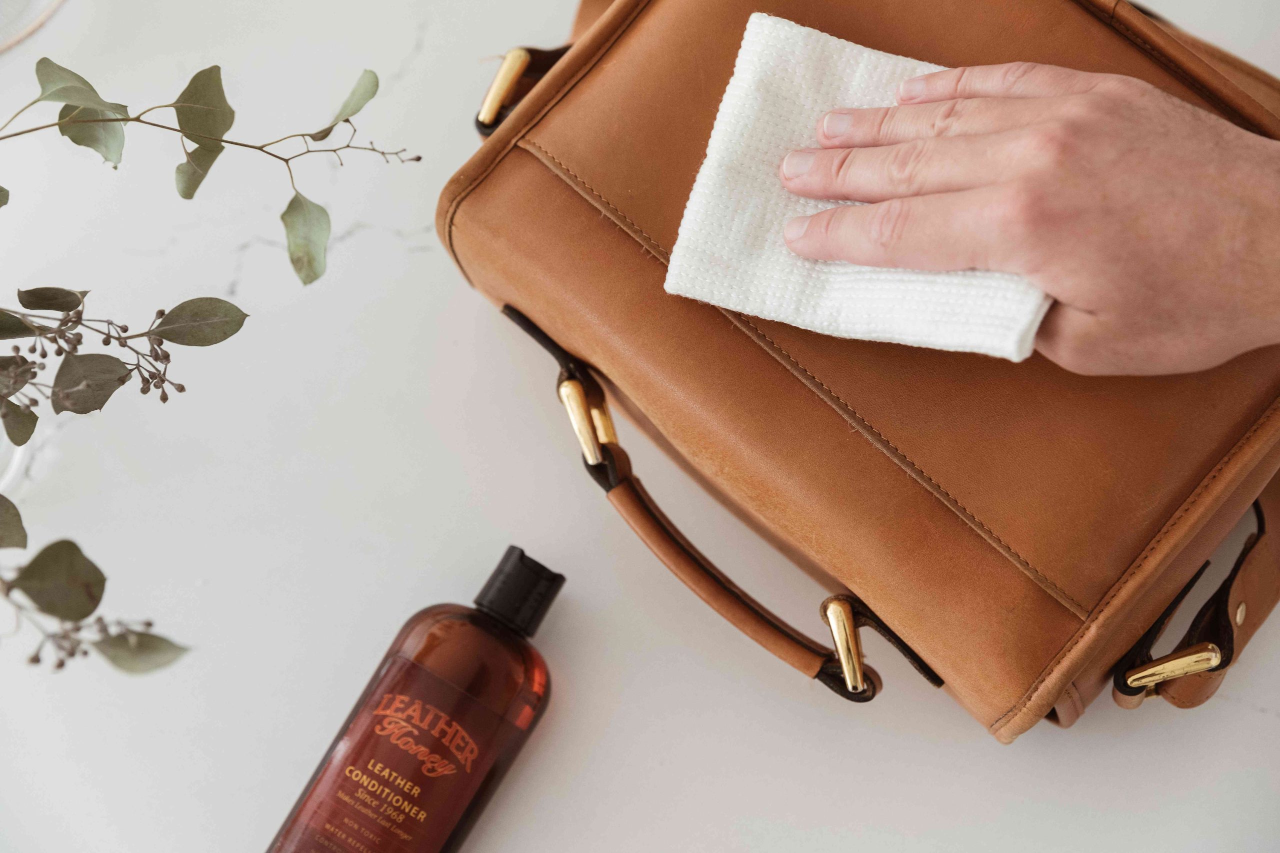 mid range bag cleaning specialist KL leather conditioning treatment workshop