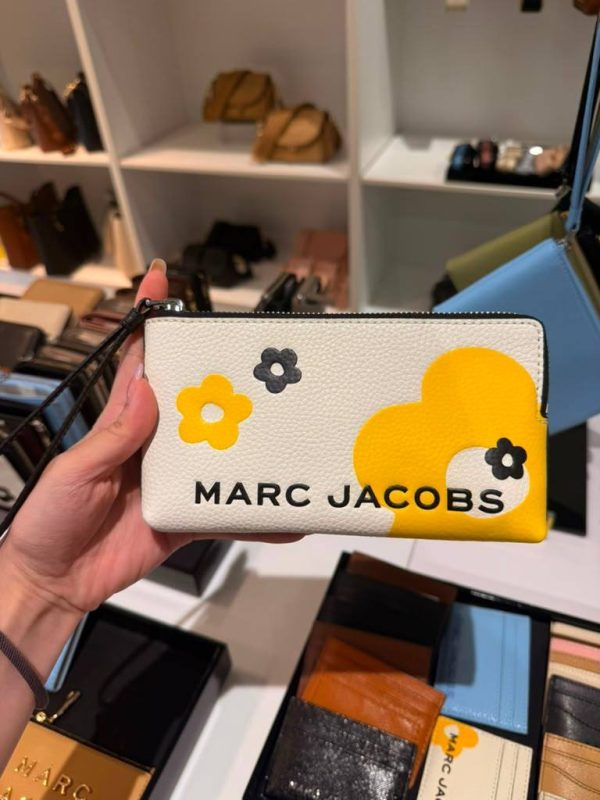 Marc Jacobs The Top Zip Wristlet - Preorder