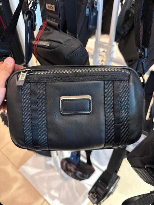 TUMI Small Clutch Crossbody Leather Black - Ready Stock US