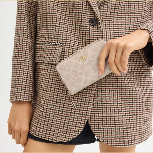 Coach Outlet Medium ID Zip Wallet In Signature Canvas - Preorder