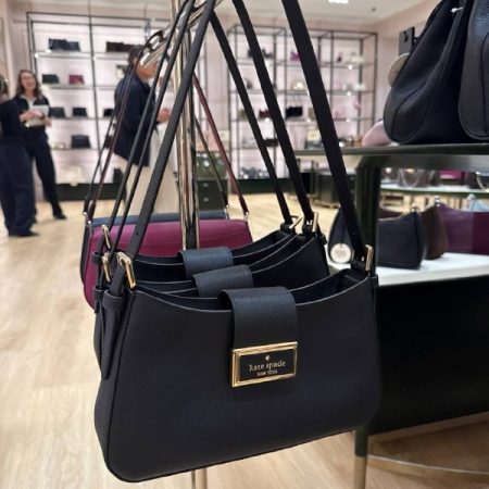 Black (001)