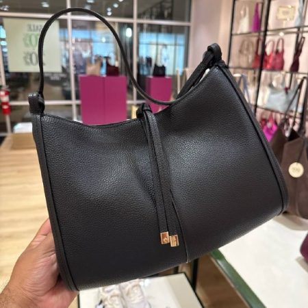 Black (001)