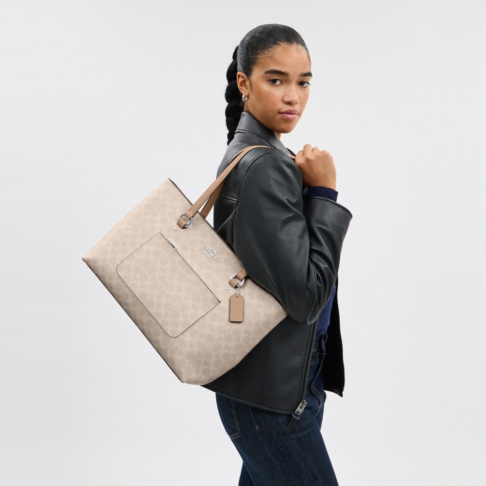 Coach Outlet Station Tote Bag In Signature Canvas - Preorder