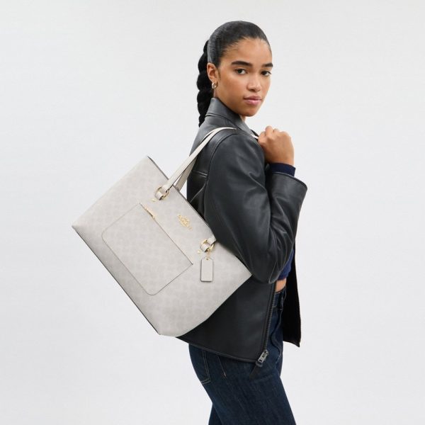 Coach Outlet Station Tote Bag In Signature Canvas - Preorder