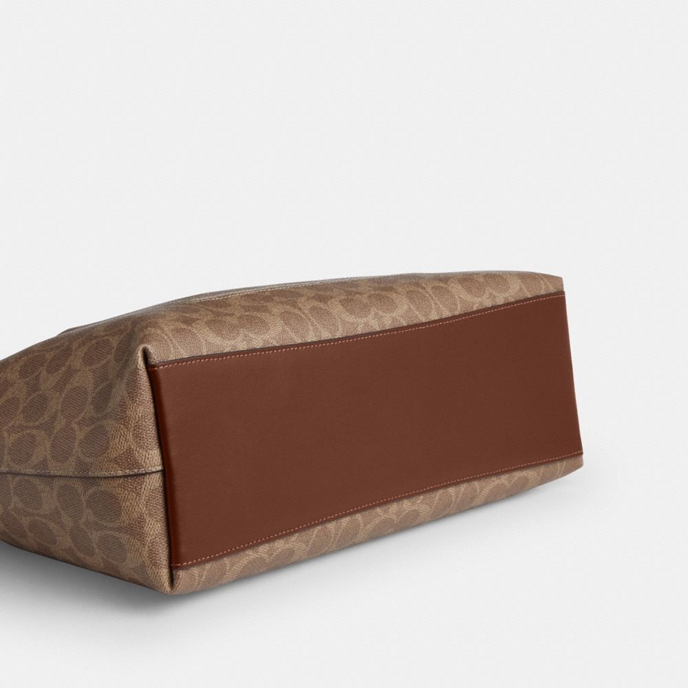 Coach Outlet Station Tote Bag In Signature Canvas - Preorder