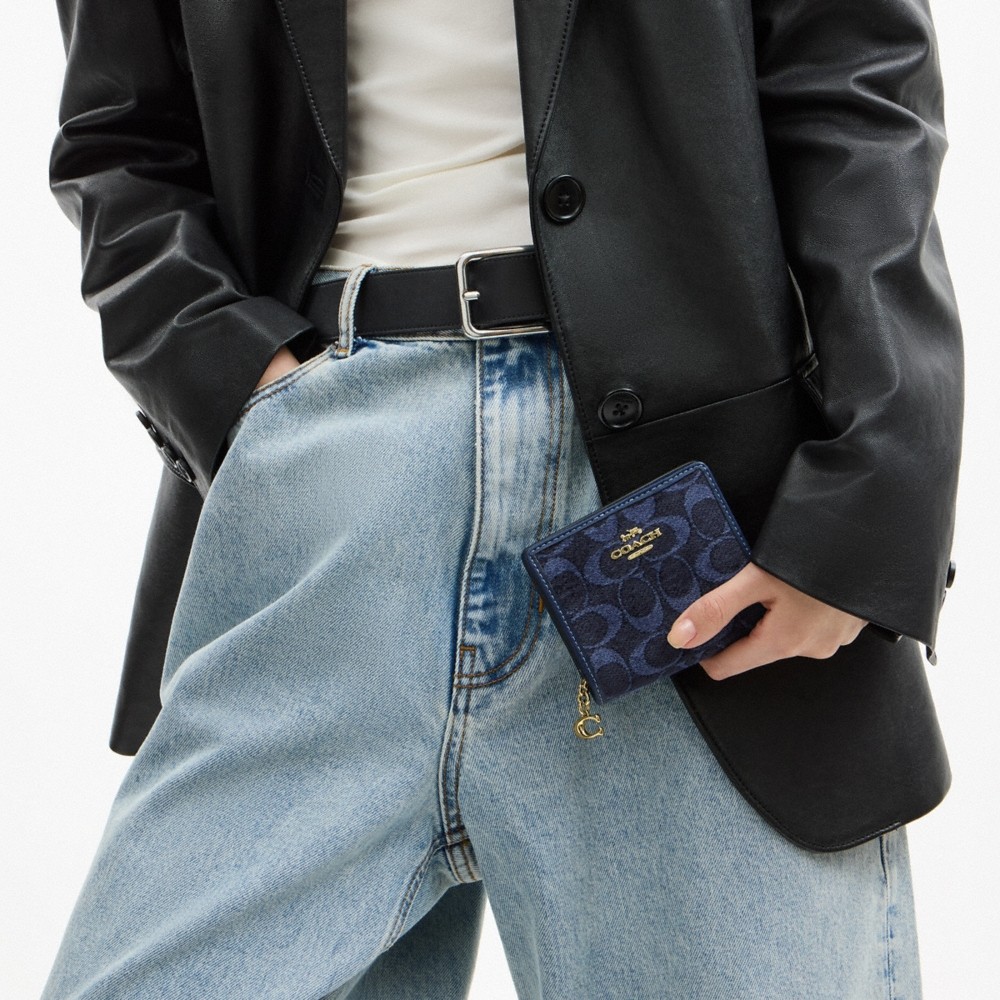 Coach Outlet Snap Wallet In Signature Chenille - Preorder