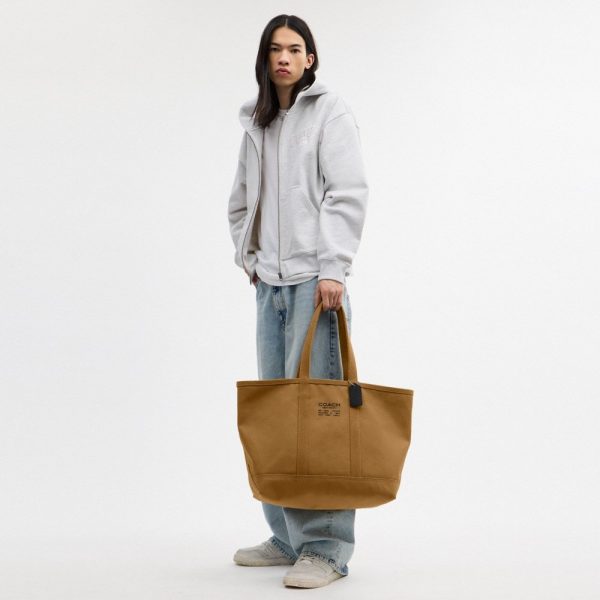 Coach Outlet Utility Tote - Preorder