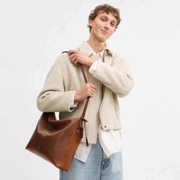 Coach Outlet Mott Messenger Bag 38 In Loved Leather - Preorder