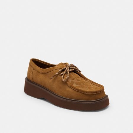 Coach Outlet Chukka Boot In Signature Suede - Preorder — Tobacco/Maple