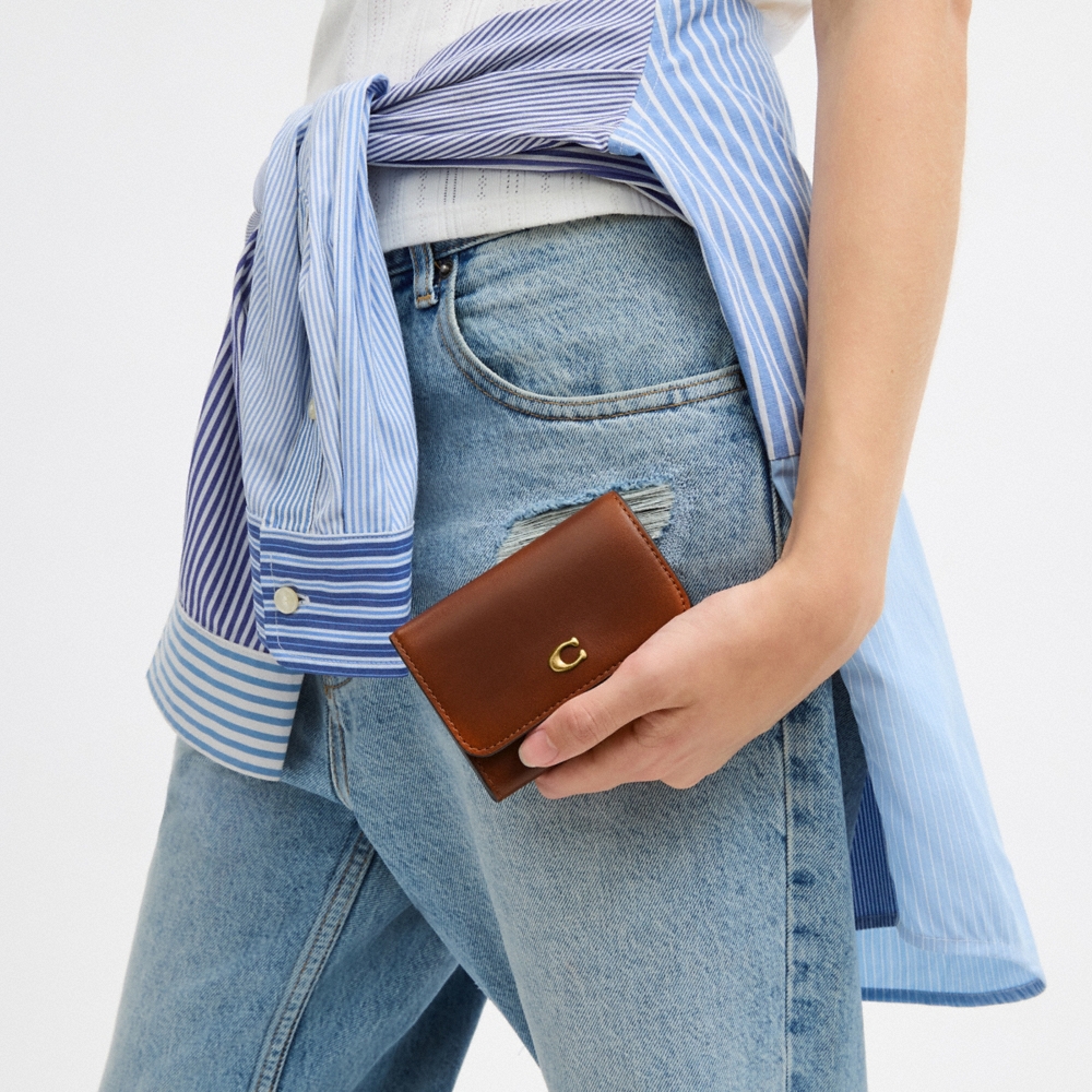 Coach Essential Flap Card Case In Loved Leather - Preorder