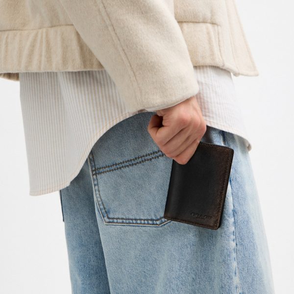 Coach Outlet Id Card Wallet In Loved Leather - Preorder
