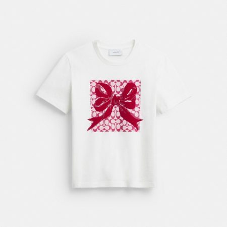 Coach Outlet Signature Square Bow Classic T-Shirt In Organic Cotton - Preorder — Vintage Ivory/Fuchsia