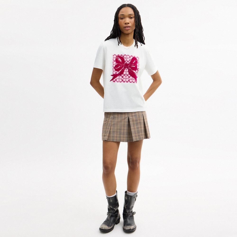 Coach Outlet Signature Square Bow Classic T-Shirt In Organic Cotton - Preorder