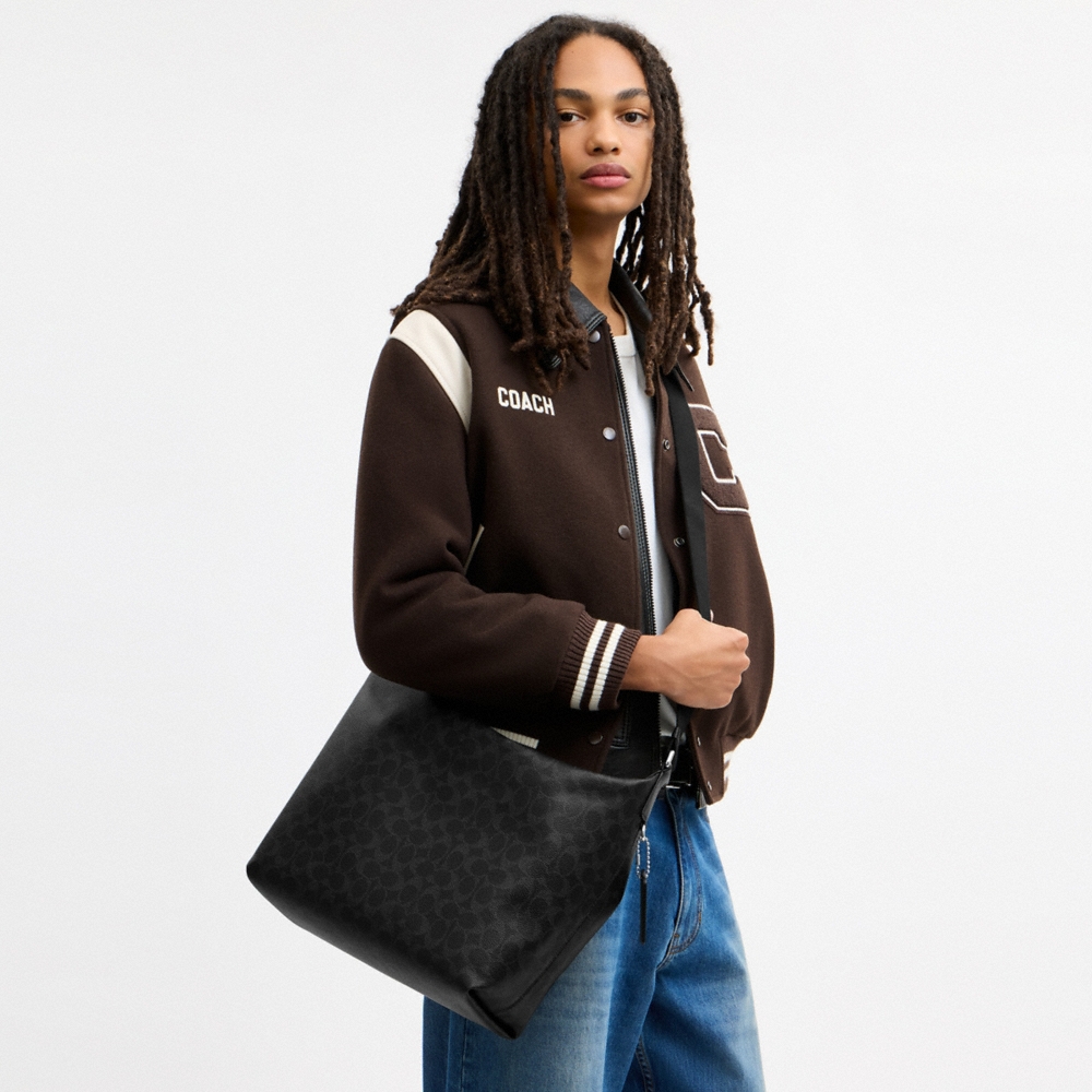Coach Outlet Finn Hobo Bag 32 In Signature Canvas - Preorder