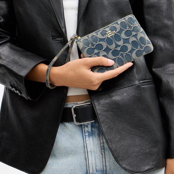 Coach Outlet Corner Zip Wristlet In Signature Regenerative Cotton Denim - Preorder