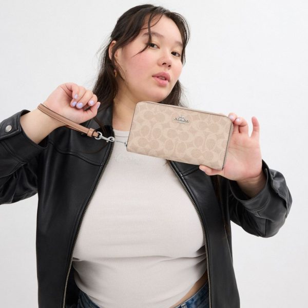 Coach Outlet Long Zip Around Wallet In Signature Canvas - Preorder