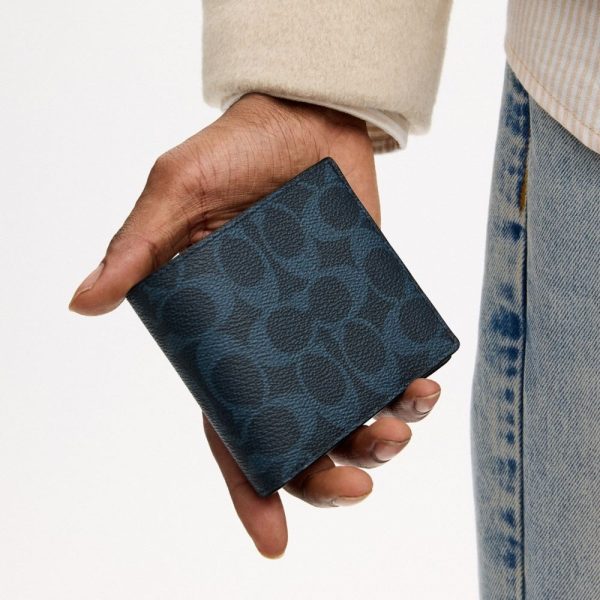 Coach Outlet Id Billfold Wallet In Signature Canvas - Preorder
