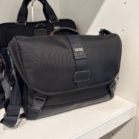 TUMI Odyssey Flap Messenger - Outlet Physical Store - Preorder — Black