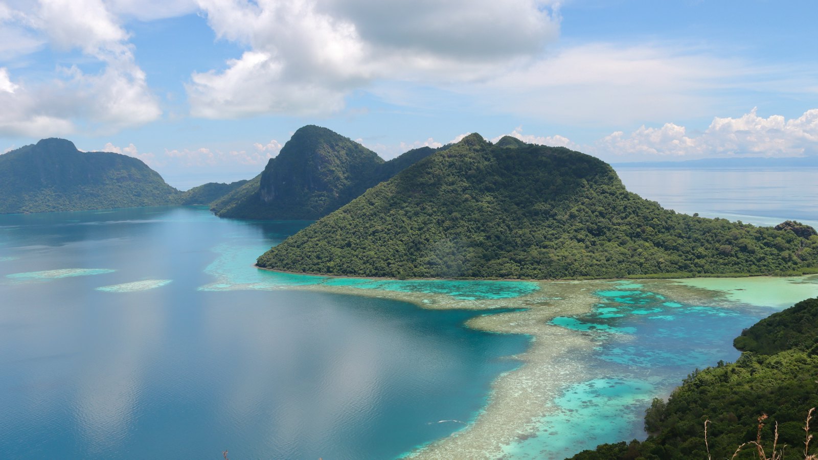 Bohey Dulang lookout view over the turquoise reef lagoon and forested islands near Semporna, Sabah